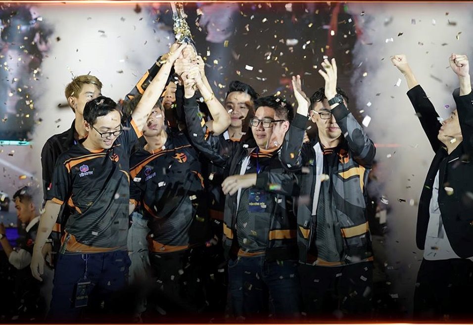 Nhà vô địch Đấu Trường Danh Vọng mùa Đông 2018 mang tên Team Flash