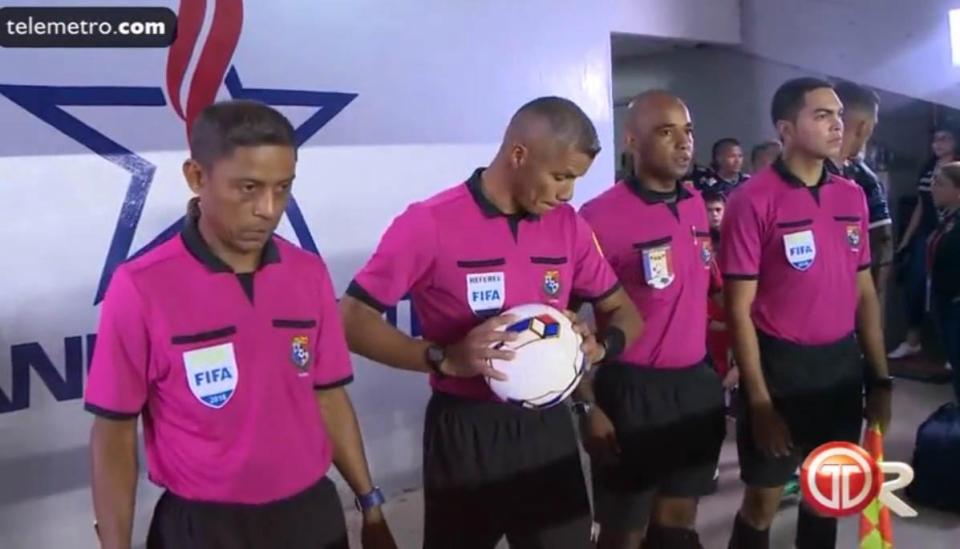 Hy hữu: Trọng tài World Cup là công nhân vệ sinh