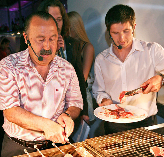 Tiết lộ khẩu phần ăn đặc biệt giúp Nga chơi ngang ngửa Tây Ban Nha