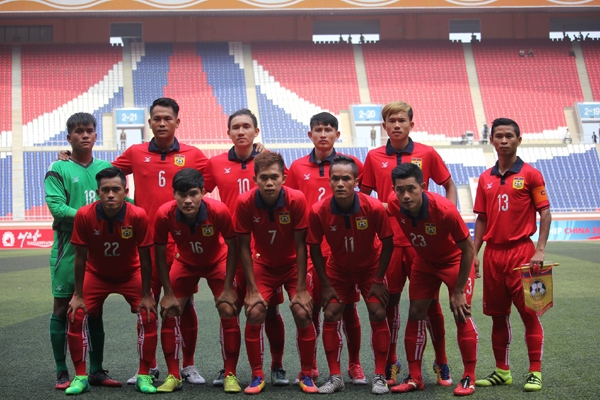 Hàng xóm Việt Nam trắng tay ngày mở màn bóng đá ASIAD