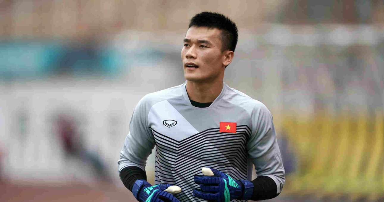 Bùi Tiến Dũng đã sẵn sàng cho loạt 'đấu súng' với Nhật Bản