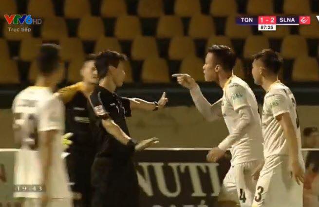 Quế Ngọc Hải khó lên tuyển vì cú chỉ tay định mệnh