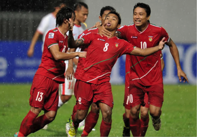 Lịch thi đấu bóng đá hôm nay 13/10: Đối thủ của VN rèn quân