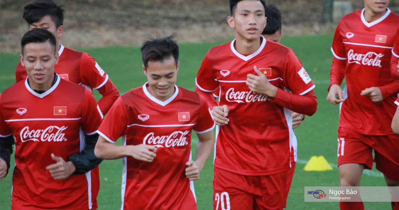 Cầu thủ Việt Nam nhận quà khích lệ đặc biệt trước AFF Cup