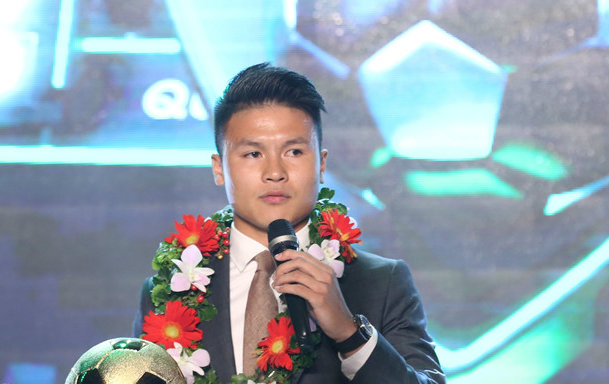 Tân chủ nhân Quả bóng Vàng 'đi trốn' NHM sau khi nhận giải
