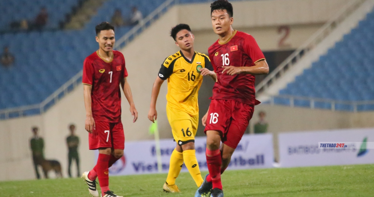 Thầy Park định 'chơi lớn' khi đưa trung vệ U23 VN lên đá tiền đạo