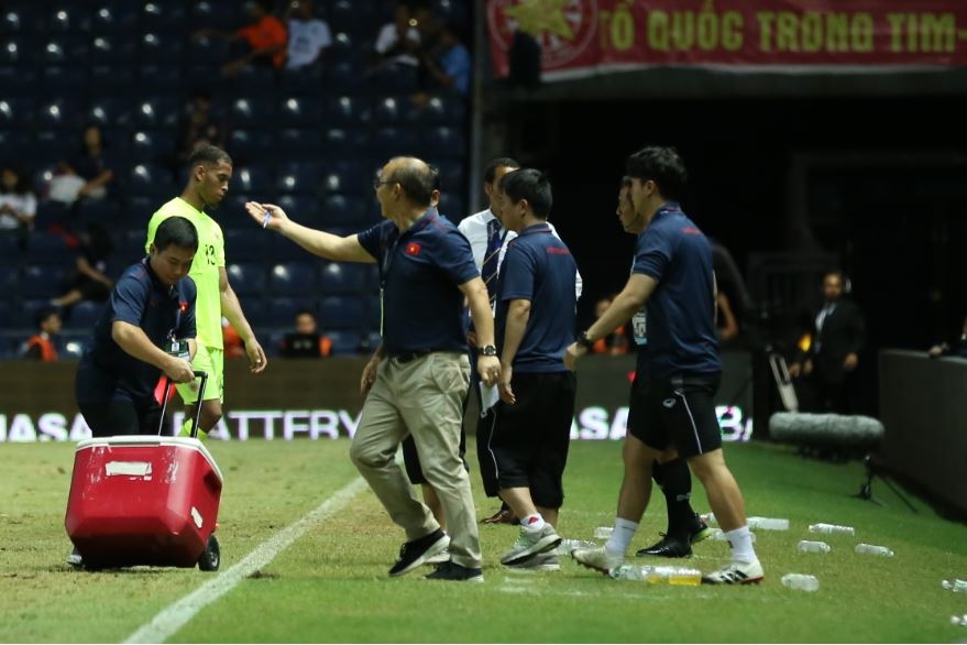 Sau bản hợp đồng khủng của HLV Park là cả một 'ê kíp' đang chờ đợi