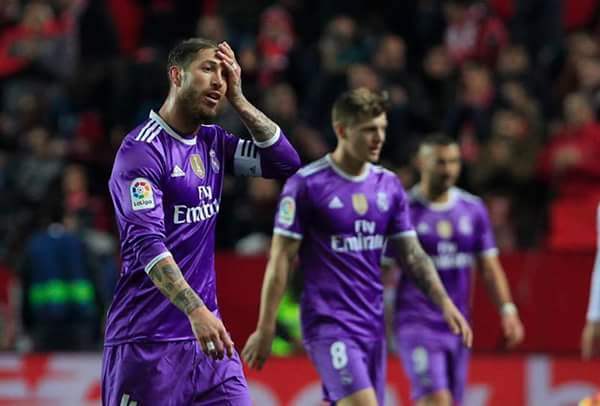 VIDEO: Ramos sắm vai tội đồ trong ngày trở lại Sanchez Pizjuan