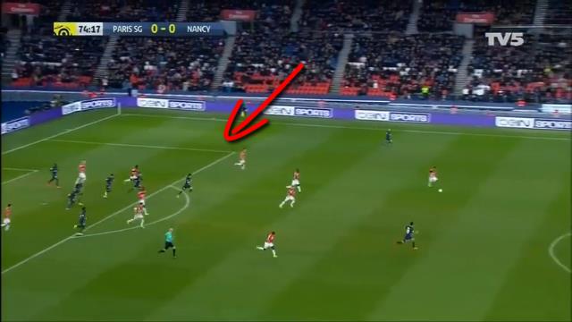 Pha nước rút khó tin khi Cavani sắm vai 'tiền đạo phòng ngự'