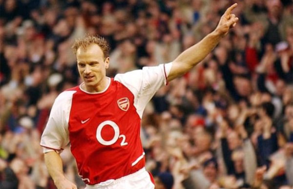 VIDEO: Pha ghi bàn siêu đẳng của Dennis Bergkamp ở tuổi 48