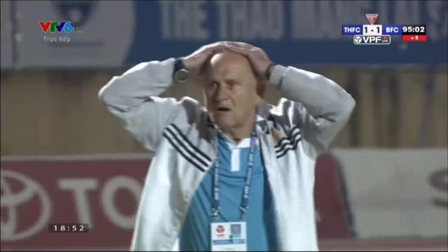 HLV Petrovic sốc trước 2 pha bỏ lỡ phút bù giờ của Thanh Hóa