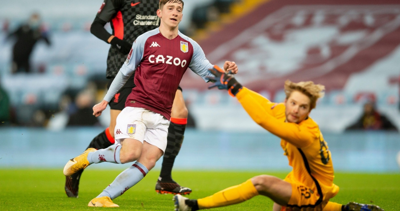 Sao trẻ Aston Villa tự hào khi sút tung lưới Liverpool