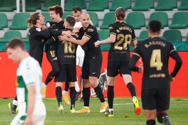 Thắng nhọc nhằn Elche, Barca tiếp tục bám đuổi Atletico