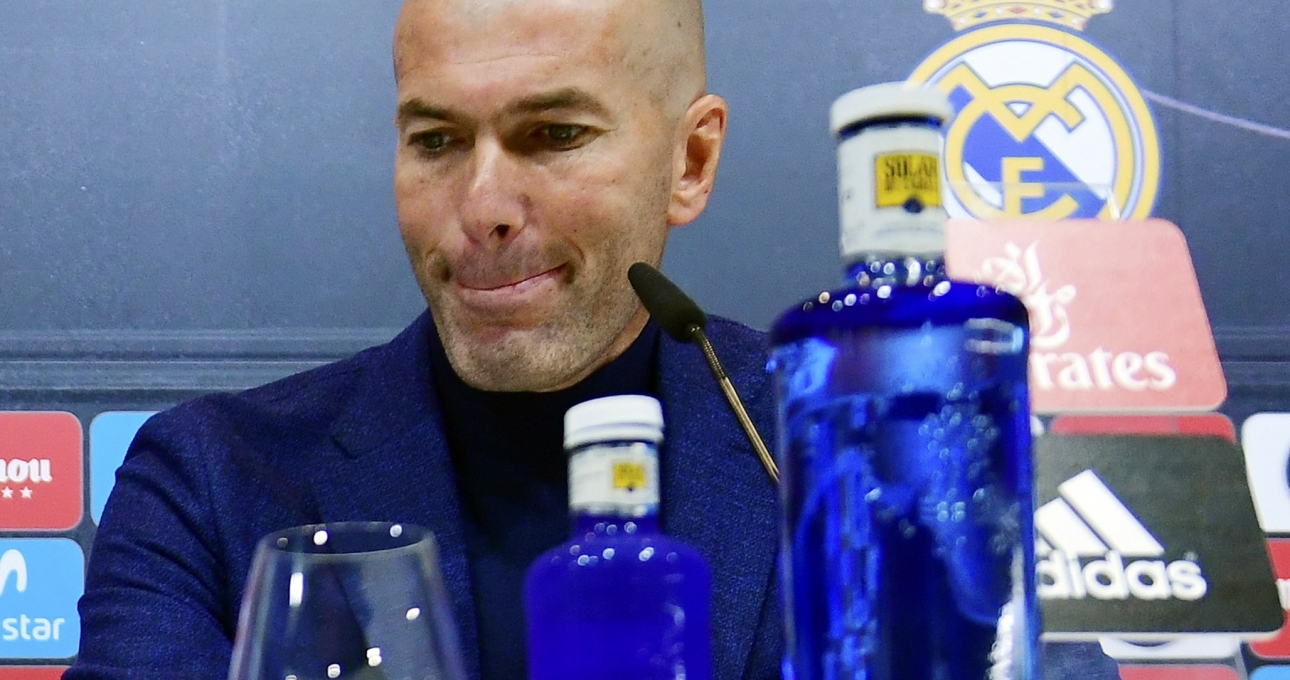 Tin bóng đá HOT 2/2: Zidane chia tay Real, MU bị trọng tài xử ép