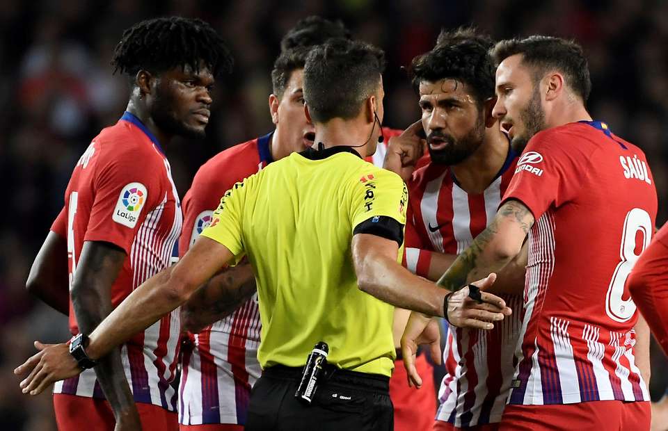 Diego Costa nhận án phạt kỉ lục vì xúc phạm trọng tài 