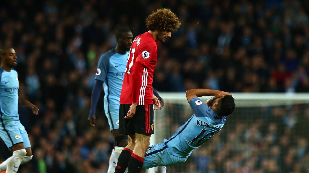 Derby Manchester: Bán anh em xa, mua láng giềng gần