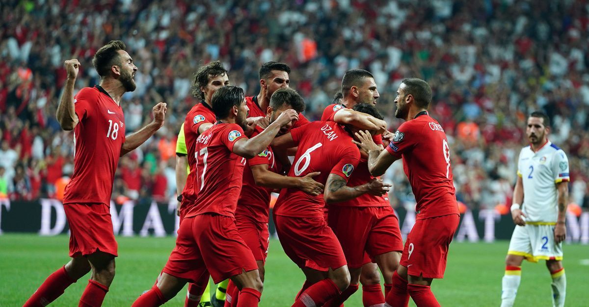 Hậu vệ cứu bóng không tưởng sau pha bẫy việt vị thảm họa nhất VL EURO 2020 