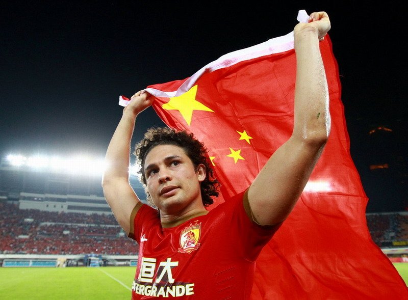 Sao Trung Quốc nhập tịch lên tiếng sau 'mưa lời khen' tại World Cup 