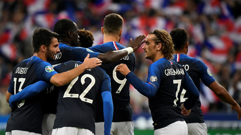 Griezmann đá hỏng pen, Pháp vẫn xây chắc ngôi đầu 