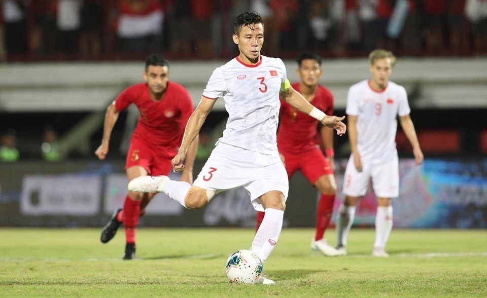 Sút penalty giống Jorginho và Quế Ngọc Hải, sao trẻ nhận cái kết đắng