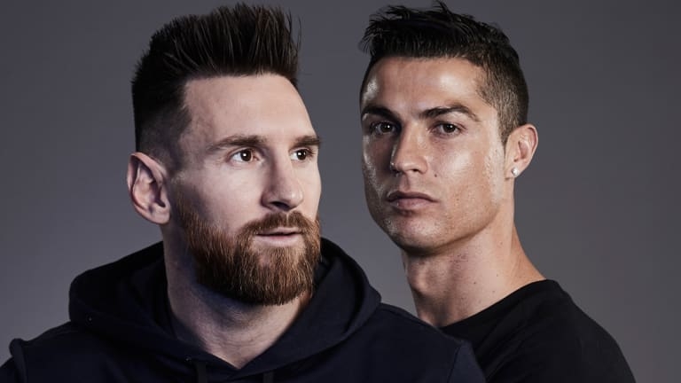 Ronaldo làm gì khi Messi đón nhận Quả bóng vàng thứ 6?