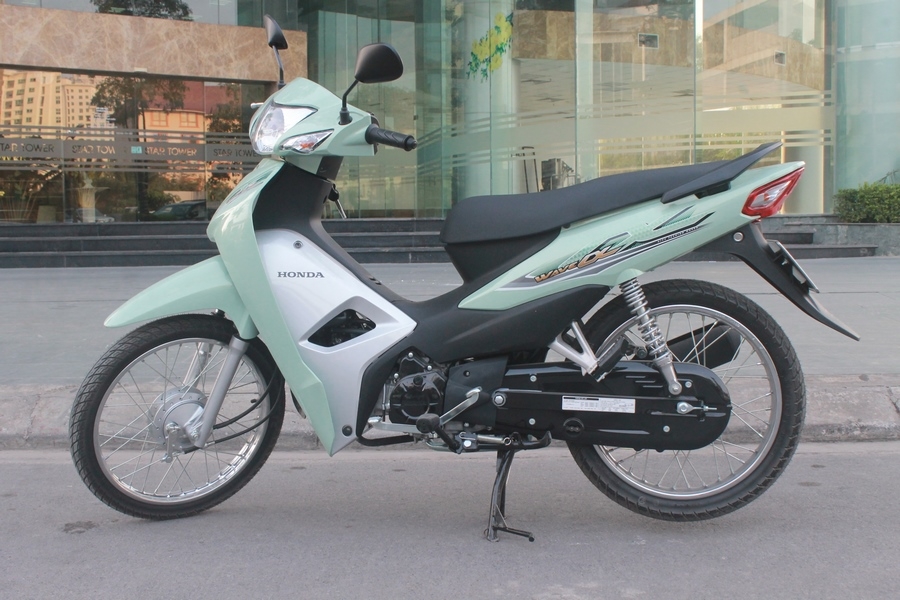 Cầm lái chiếc xe quốc dân Honda Wave Alpha 110