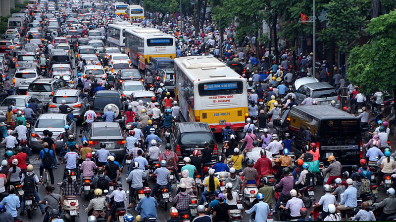Vì sao lại cấm xe máy thay vì ô tô?