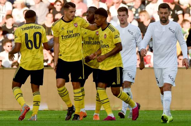 Arsenal đánh bại đối thủ sau loạt đá penalty cân não