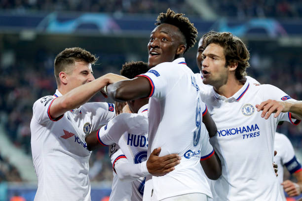 Chelsea vất vả giành chiến thắng đầu tiên tại Cúp C1