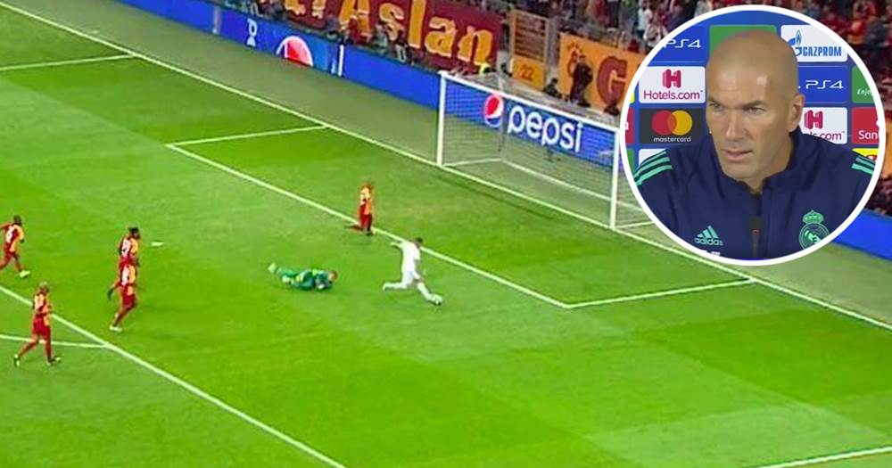 HLV Zidane bảo vệ Hazard sau pha bỏ lỡ không thể tin nổi