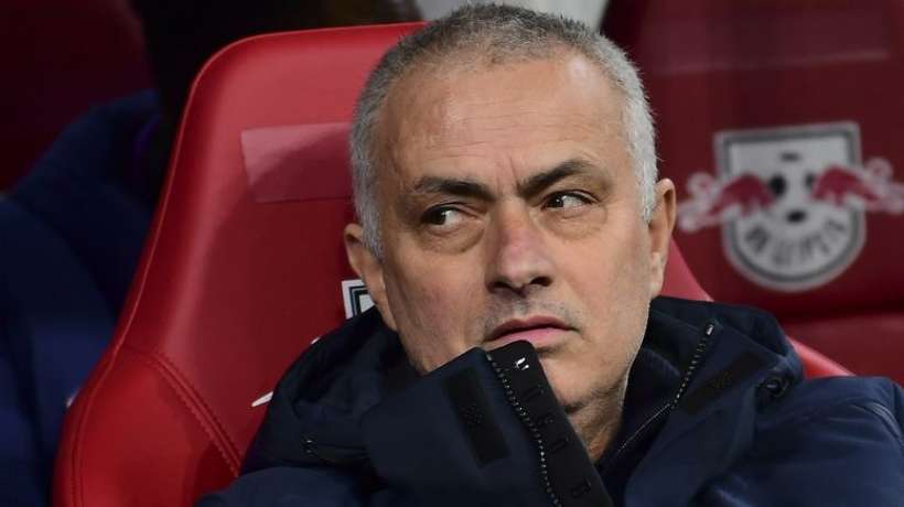HLV Mourinho: 'Chúng tôi không phải là một đội bóng'
