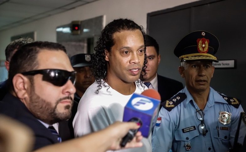 Nghi vấn đường dây rửa tiền của mafia đằng sau vụ Ronaldinho