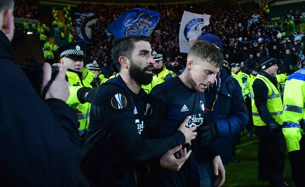 Tấn công cảnh sát, một cầu thủ bị UEFA cấm thi đấu 3 trận