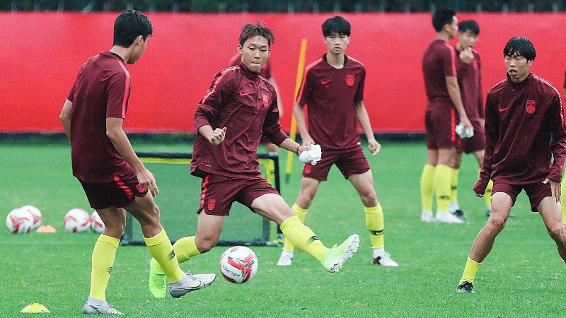 6 cầu thủ U19 Trung Quốc nhận án phạt cực nặng vì… đi uống rượu