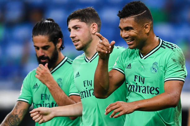 Thắng nhọc, Real Madrid giành lại ngôi đầu bảng La Liga