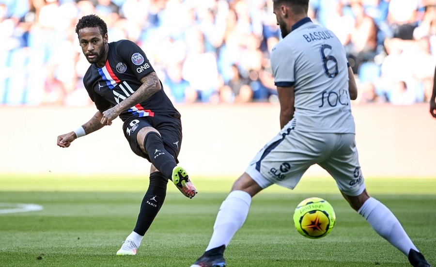 VIDEO: Neymar solo ghi bàn đẳng cấp trước sự chứng kiến của 5.000 khán giả