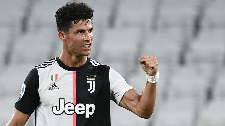 'Ronaldo là mẫu cầu thủ 200 năm mới xuất hiện 1 lần'