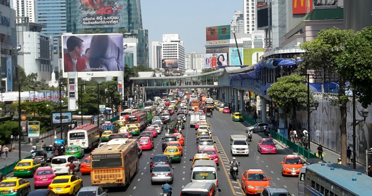 Nước nào trên thế giới bắt buộc bật đèn xe cả ngày?