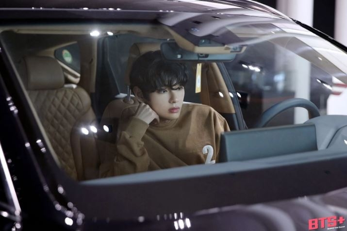 Nam ca sĩ BTS bất ngờ tậu SUV Genesis GV80 mới