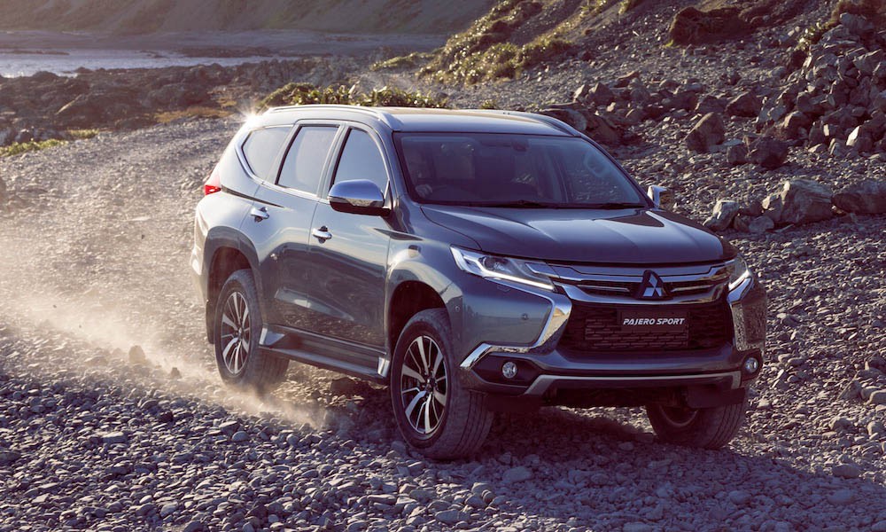 Mitsubishi Pajero Sport giảm giá sốc 200 triệu, đối đầu Ford Everest