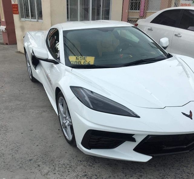 Kỳ lạ chiếc Corvette C8 độc nhất Việt Nam đeo biển màu vàng