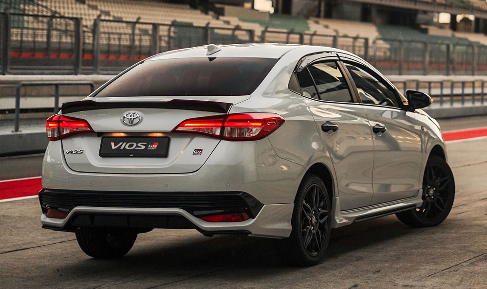 Toyota Vios GR-S 2021 ra mắt, giá 560 triệu khiến Accent 'e ngại'