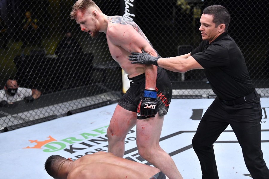 Alexander Volkov chôn vùi giấc mơ trở lại của Alistair Overeem