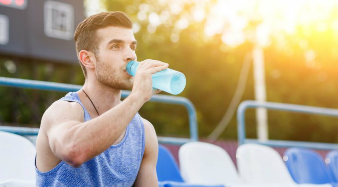 Điện giải là gì? Tại sao người chơi thể thao lại cần điện giải