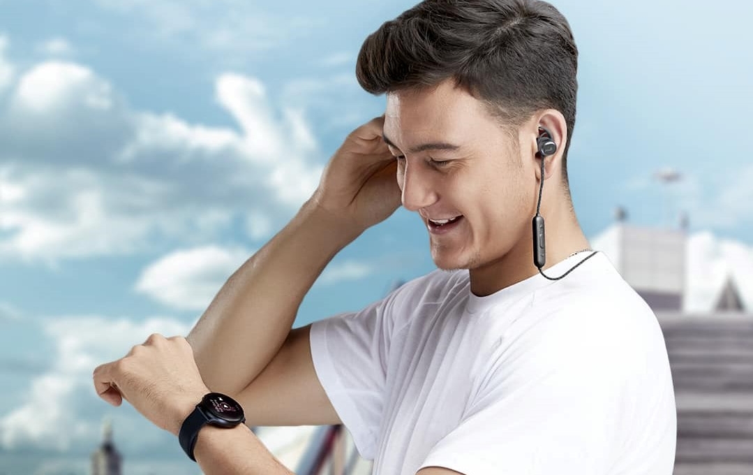 Samsung ra mắt đồng hồ thông minh mới cùng thủ môn Đặng Văn Lâm