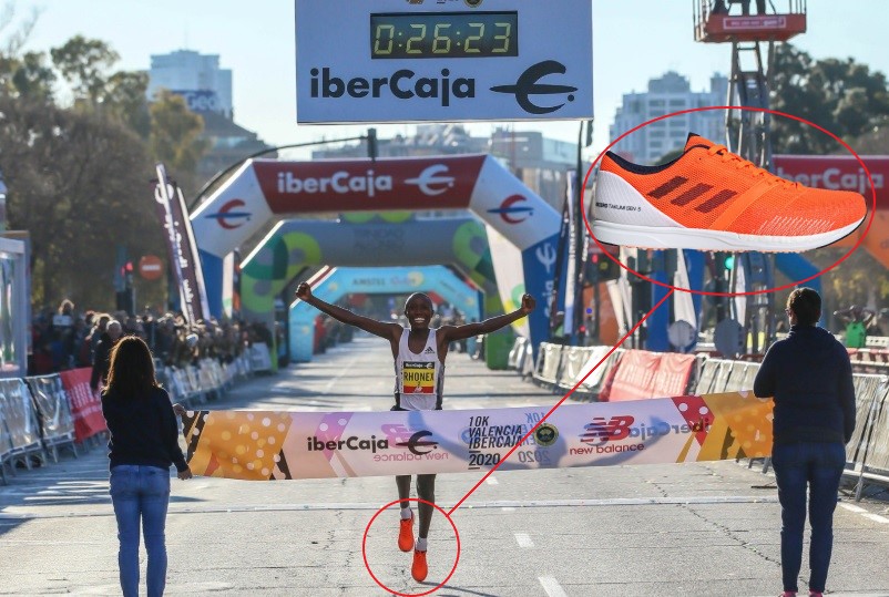 VĐV đi giày Adidas phá kỷ lục thế giới chạy 10 Km