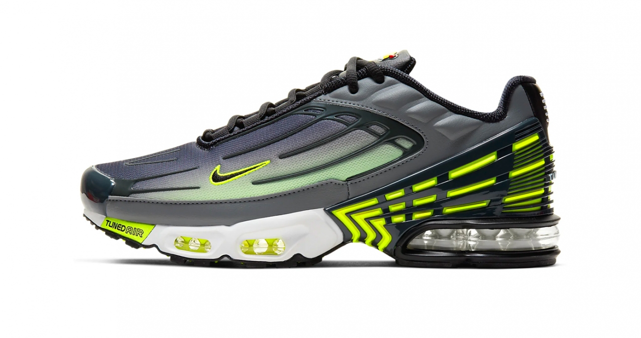 Nike Air Max Plus 3 ra mắt phiên bản 2020 phát sáng