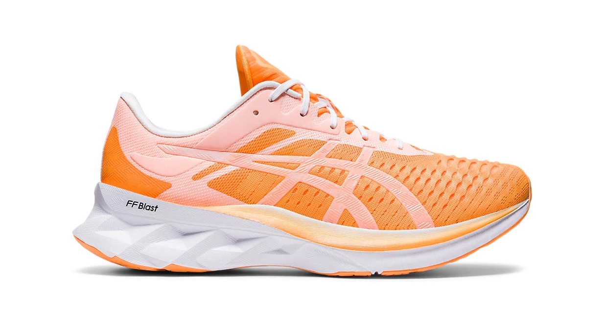 Asics Novablast có thêm màu sắc rực rỡ