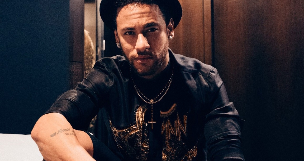 Neymar ra giày sneaker sang chảnh cùng Nike 