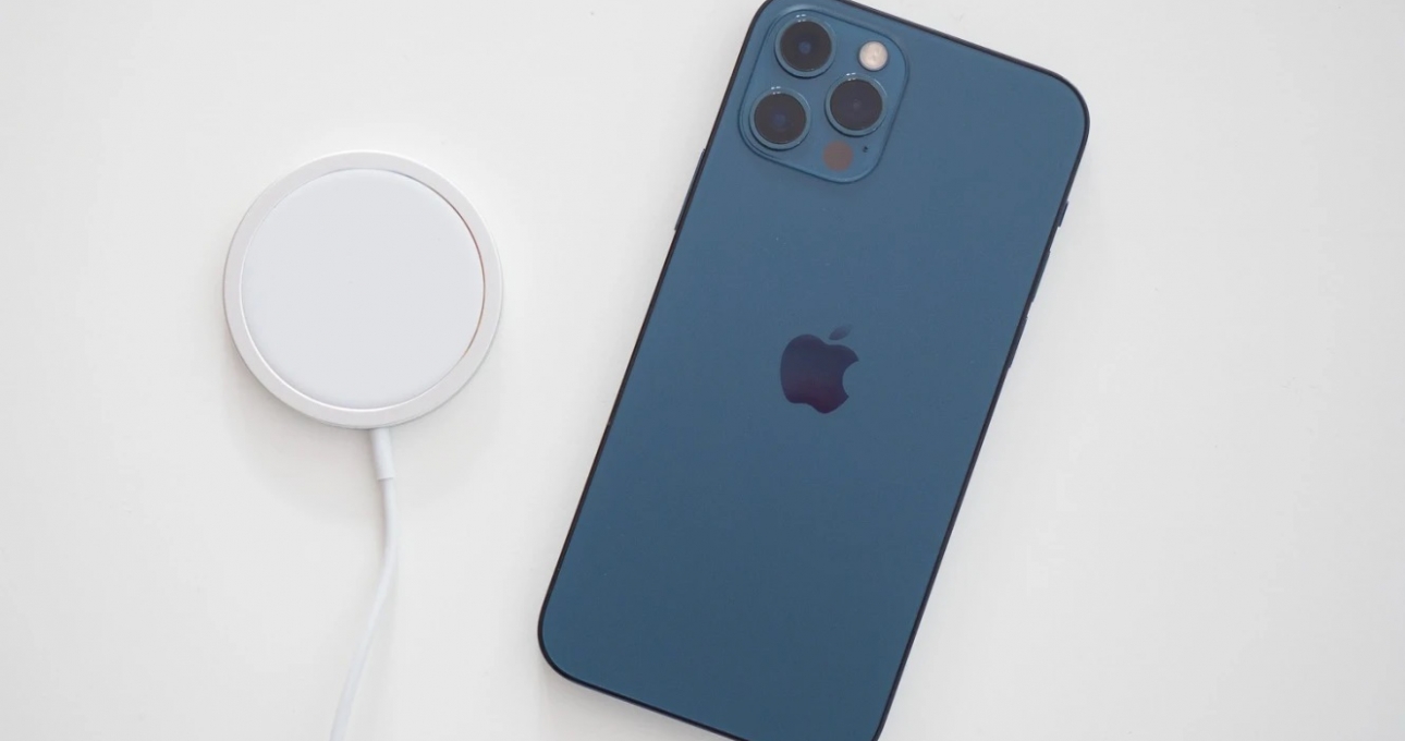 Chỉ 3 tiếng chơi game iPhone 12 Pro đã hết pin